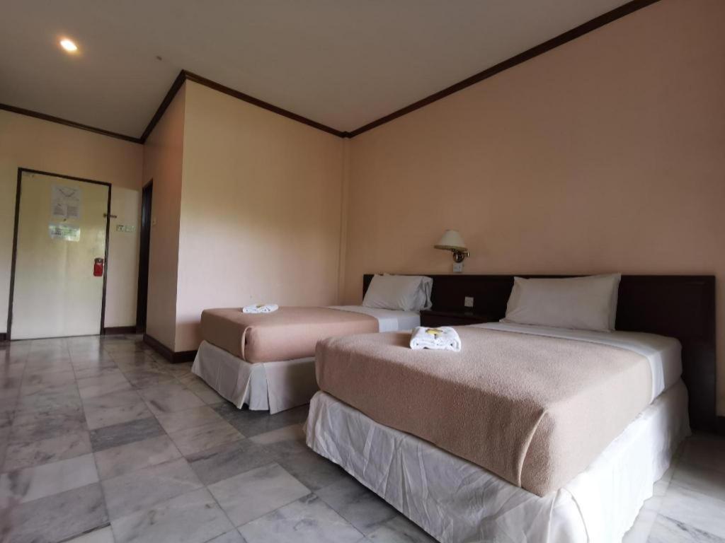 Oyo 89972 Borneo Paradise Beach Hotel Kota Kinabalu Exterior photo